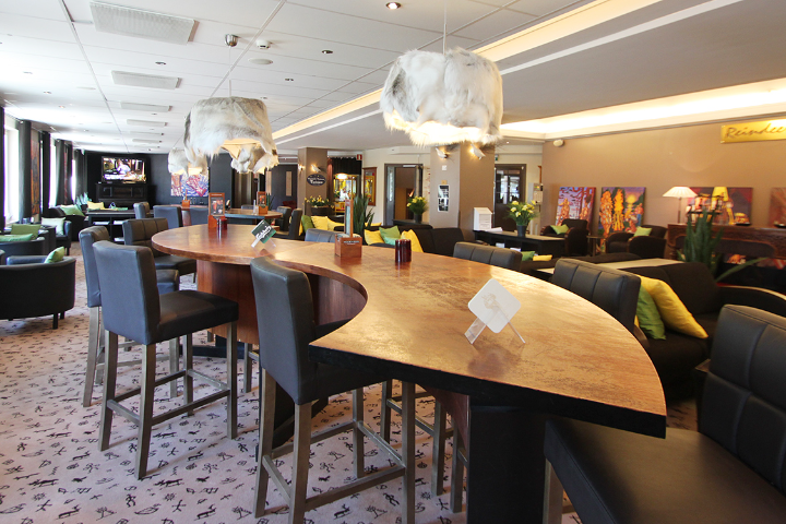 Reindeer Lounge & Bar